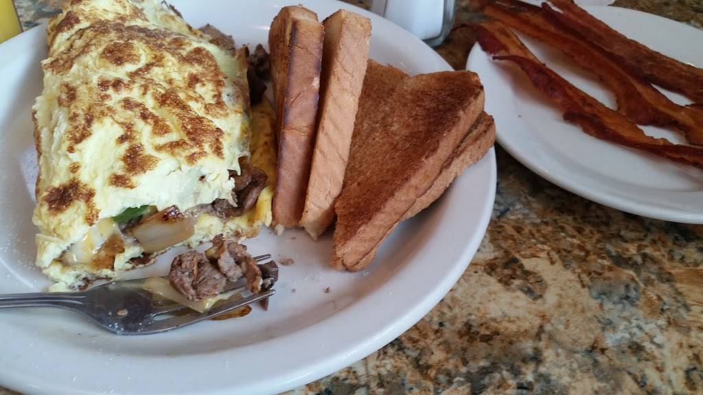 Ware Cafe & Catering Services | restaurant | 24 W Main St, Ware, MA 01082, USA | 4139674611 OR +1 413-967-4611