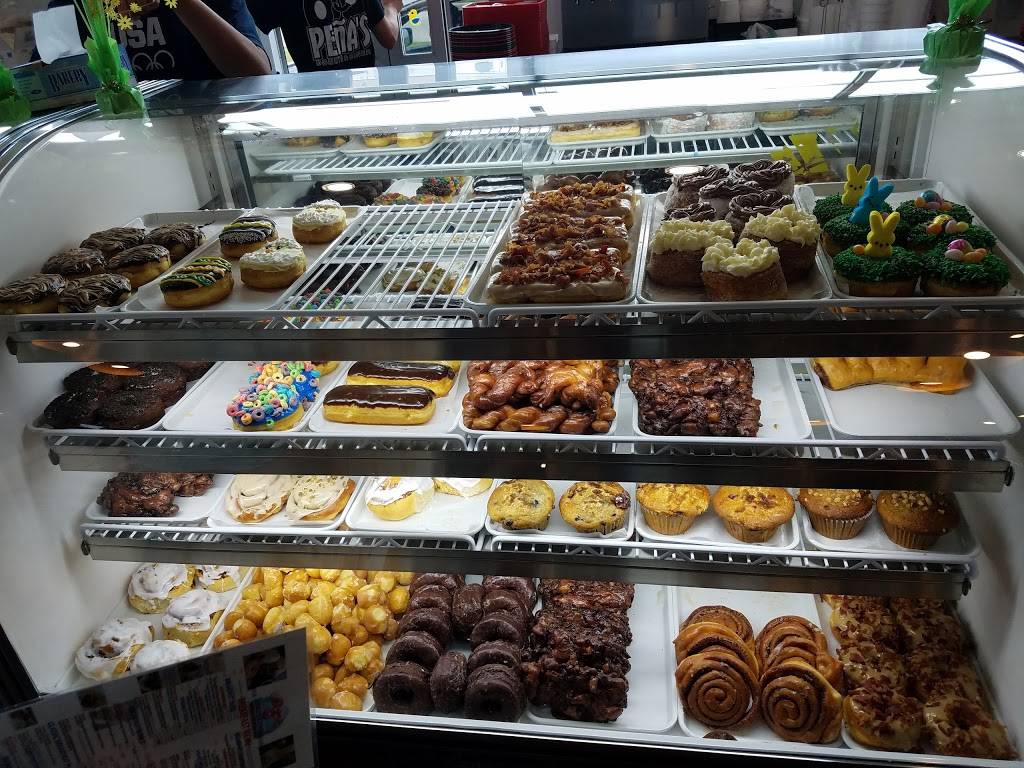 Peñas Donuts & Diner | restaurant | 10555 Pearland Pkwy, Houston, TX 77089, USA | 8328319630 OR +1 832-831-9630