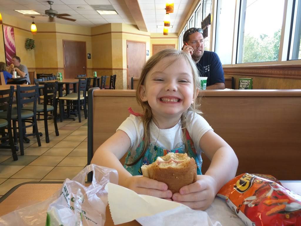 Subway Restaurants | restaurant | 10244 Kingston Pike, Knoxville, TN 37922, USA | 8654700085 OR +1 865-470-0085