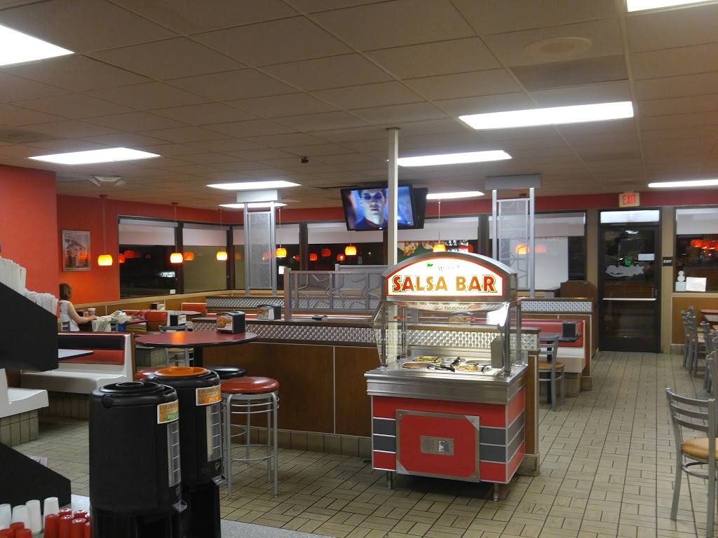 Carls Jr. / Green Burrito | restaurant | 1000 Farmers Ln, Santa Rosa, CA 95405, USA | 7075712001 OR +1 707-571-2001