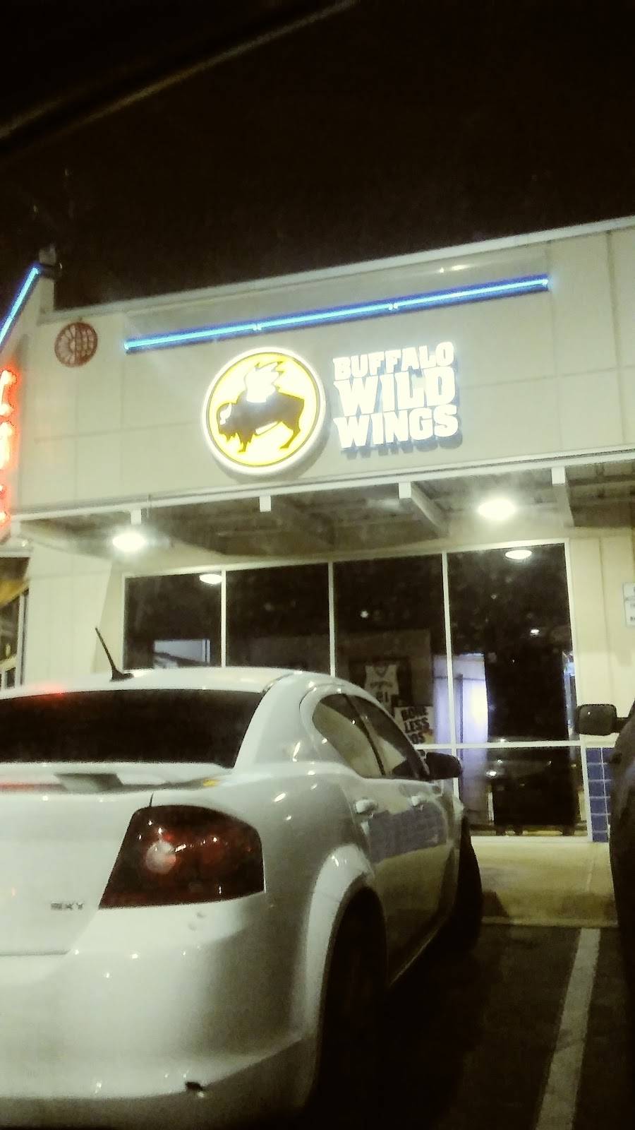 Buffalo Wild Wings | restaurant | 3158 SE Military Dr, San Antonio, TX 78223, USA | 2106489464 OR +1 210-648-9464