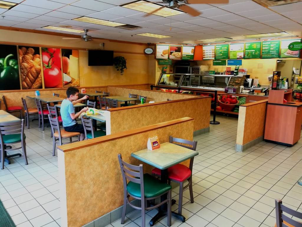 Subway | restaurant | 187 Cheshire Ln, Plymouth, MN 55441, USA | 9527459528 OR +1 952-745-9528