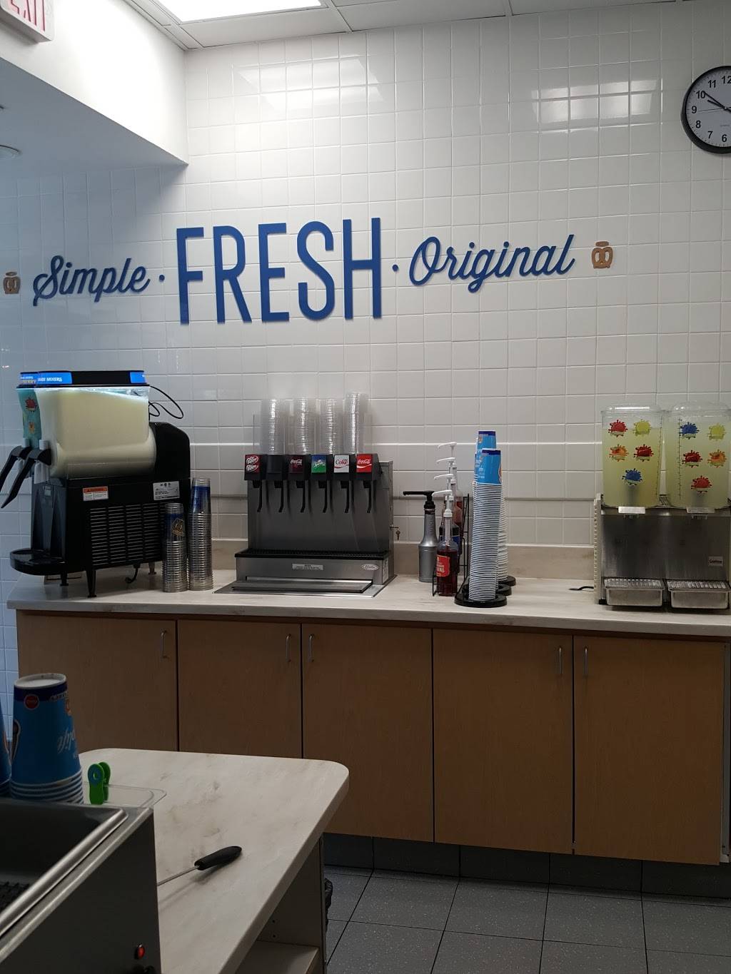 Auntie Annes | cafe | 3333 W Touhy Ave Space D02B, Lincolnwood, IL 60712, USA | 8473298250 OR +1 847-329-8250