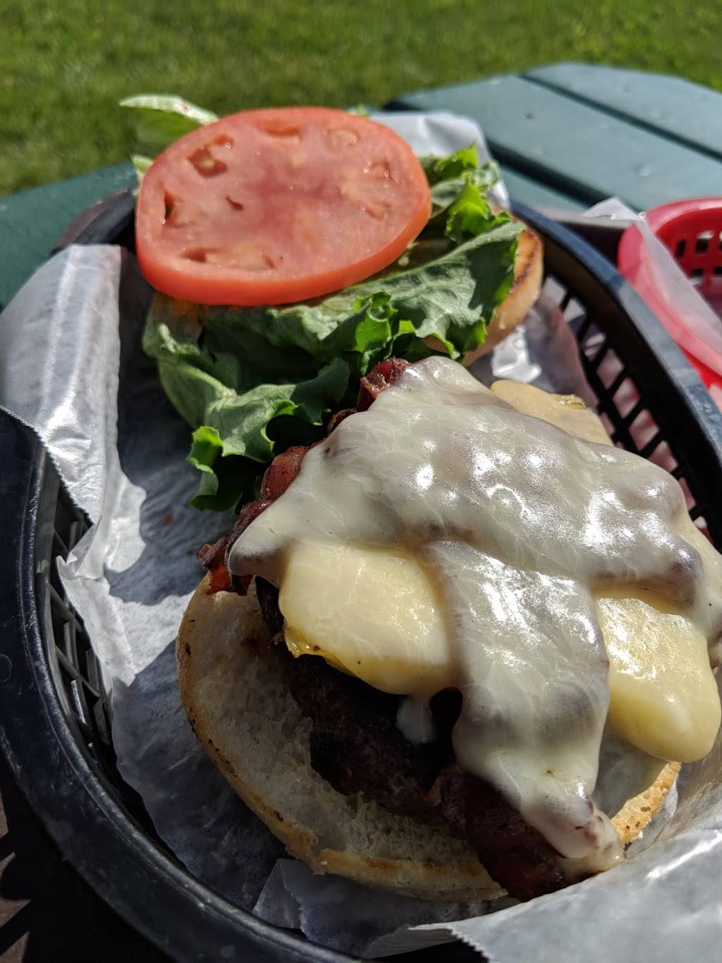 Wahoos | restaurant | 2 Whites Rd, Wilmington, VT 05363, USA | 8024640110 OR +1 802-464-0110