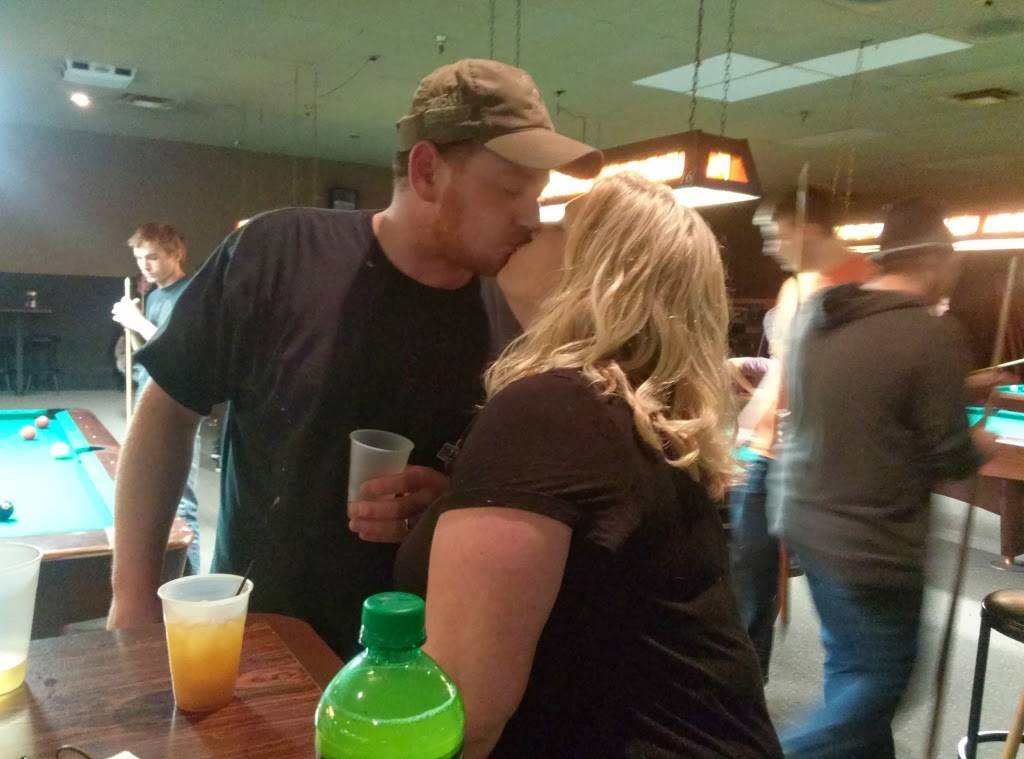 Sharkys Bar & Grill | restaurant | 2902 E Kimberly Rd, Davenport, IA 52807, USA | 5633597225 OR +1 563-359-7225