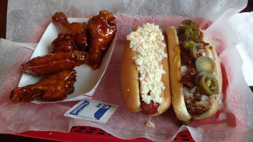 Joes Famous Wings & Wieners | restaurant | 1802, 56 W Main St, Leola, PA 17540, USA | 7175560676 OR +1 717-556-0676