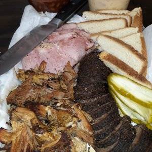 Luecks Barbecue & General Store | restaurant | 506 Main St, Grandview, MO 64030, USA | 8165992020 OR +1 816-599-2020