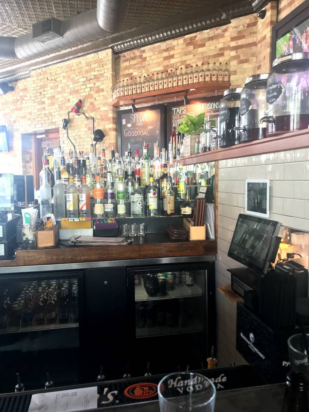 Madisons | restaurant | 3313, 119 King St, Madison, WI 53703, USA | 6082290900 OR +1 608-229-0900