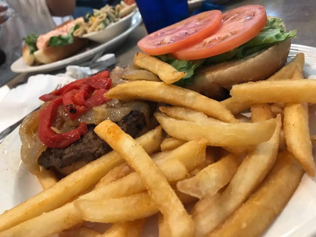 Chelos Hometown Bar and Grille | restaurant | 1 Masthead Dr, Warwick, RI 02886, USA | 4018843000 OR +1 401-884-3000