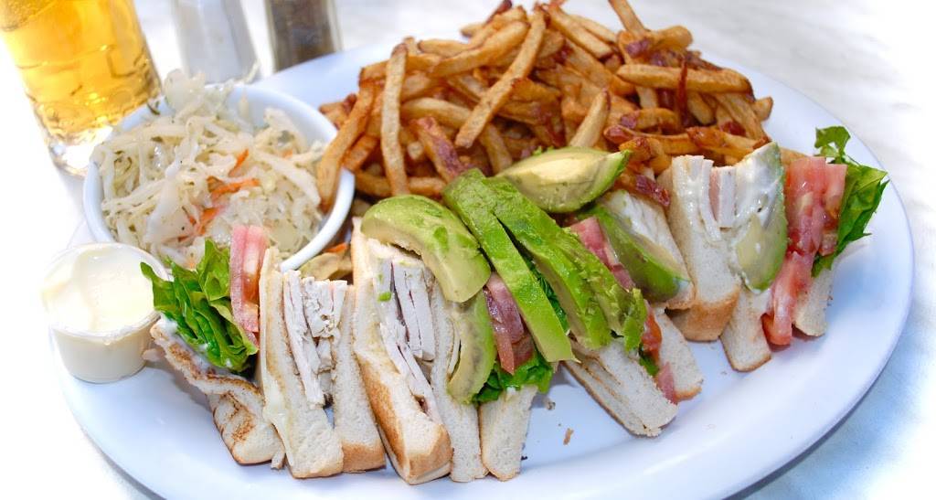 Au Petit Café Chez Denise - Dejeuner Souper Brunch - Resto Famil | restaurant | 338 Rue Principale, Saint-Sauveur, QC J0R 1R0, Canada | 4502275955 OR +1 450-227-5955