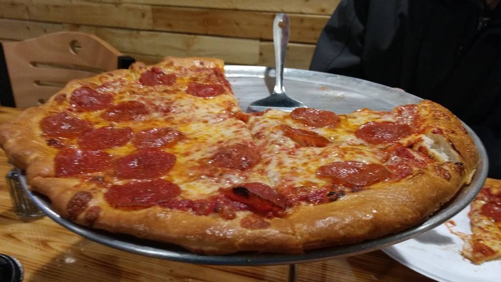 Zukins Rib Shack | restaurant | 33897 Five Mile Road, Livonia, MI 48154, USA | 7342617427 OR +1 734-261-7427