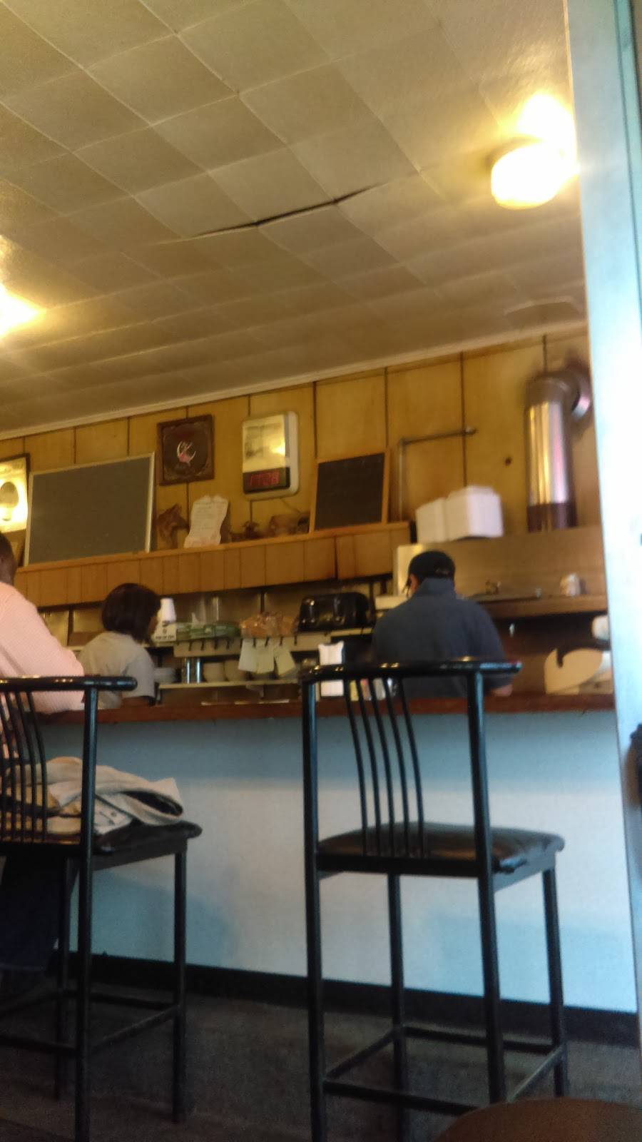 Maisons Fine Food | restaurant | 13031 Mack Ave, Detroit, MI 48215, USA | 3133317577 OR +1 313-331-7577