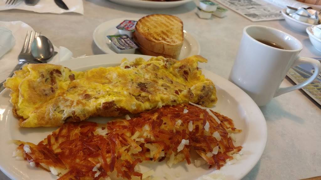 Hillcrest Family Restaurant | restaurant | 6000 75th St, Kenosha, WI 53142, USA | 2626979697 OR +1 262-697-9697