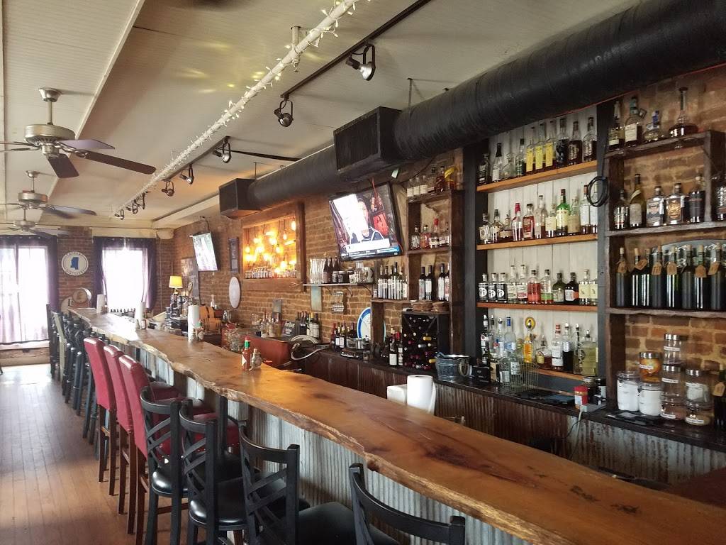 Kermits Outlaw Kitchen | restaurant | 124 Main St, Tupelo, MS 38804, USA | 6626206622 OR +1 662-620-6622