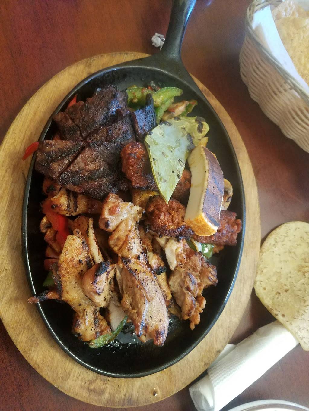 La Quebrada De La 63 | restaurant | 3816 W 63rd St, Chicago, IL 60629, USA | 7735859943 OR +1 773-585-9943