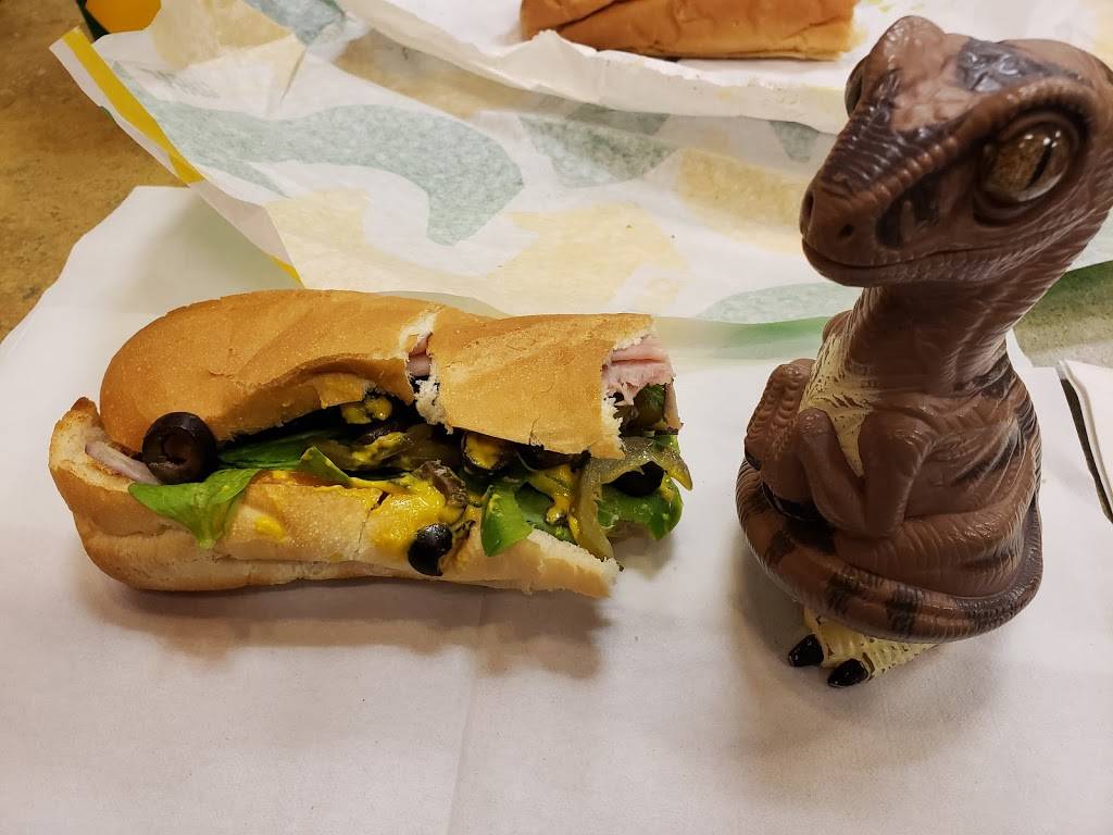 Subway | restaurant | 33333 Vine St, Eastlake, OH 44095, USA | 4409466133 OR +1 440-946-6133