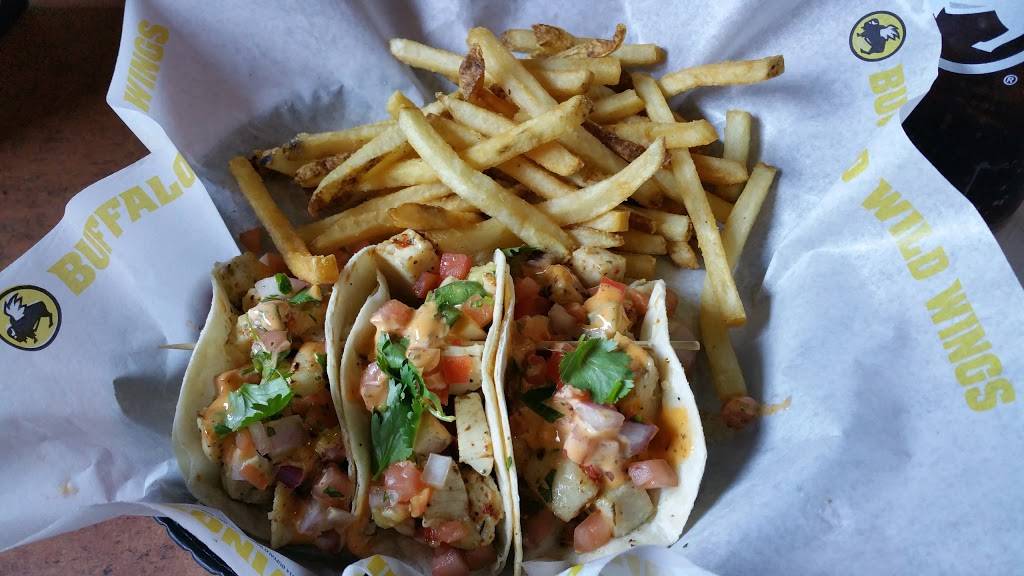 Buffalo Wild Wings | restaurant | 70 Nitro Market Pl, Cross Lanes, WV 25313, USA | 3047769180 OR +1 304-776-9180