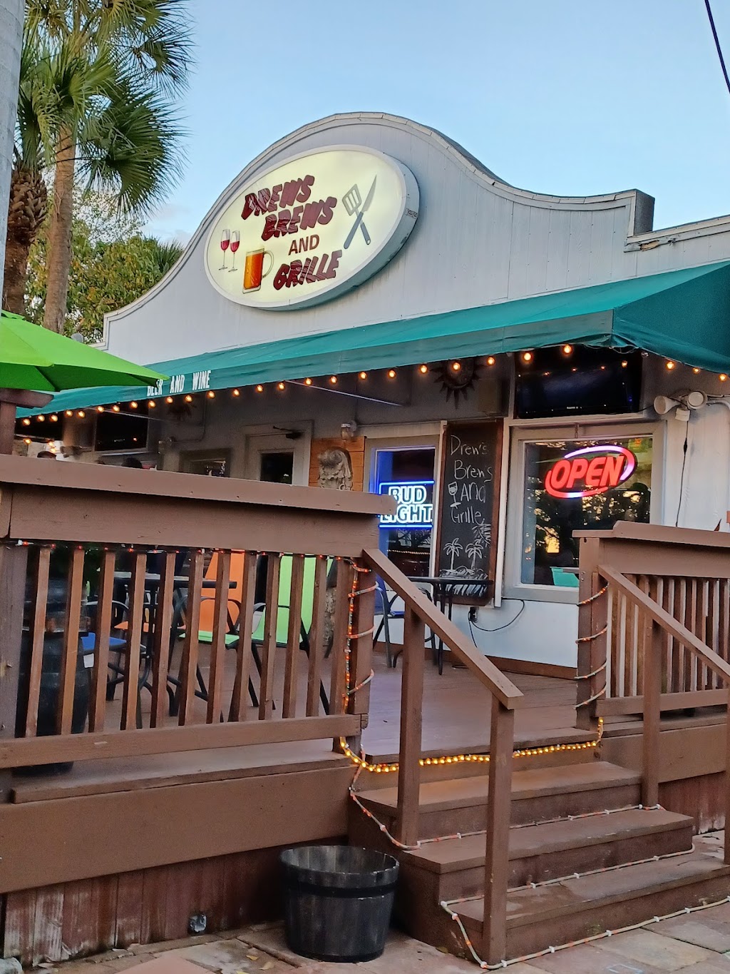 Drews brews and grille | restaurant | 2101 Henley Ct, Melbourne, FL 32901, USA | 3215865488 OR +1 321-586-5488