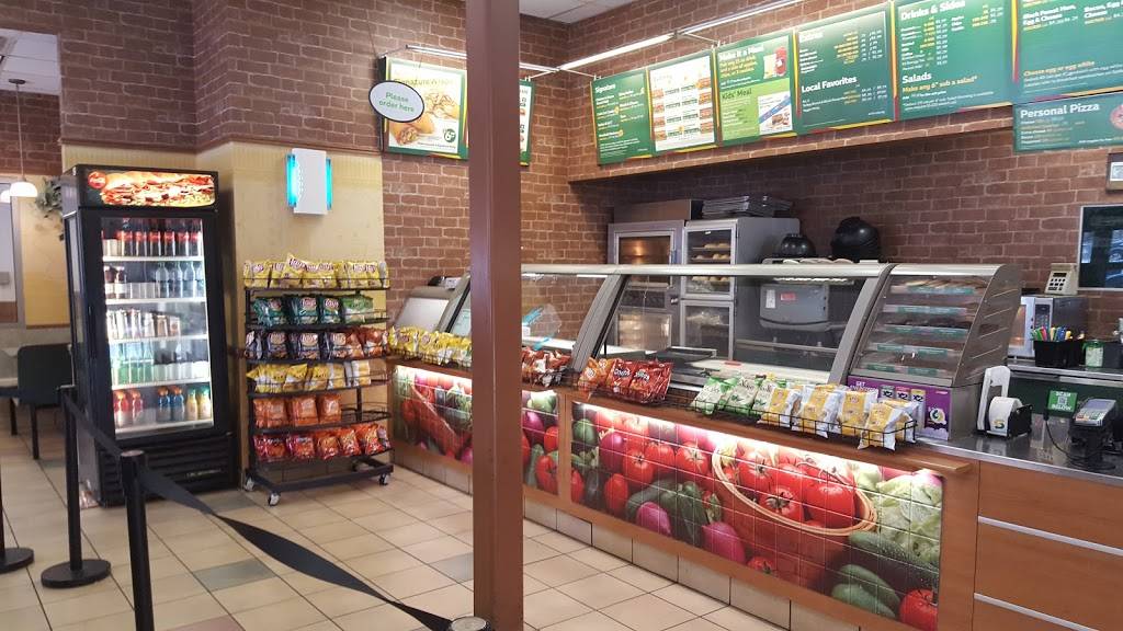 Subway Restaurants | restaurant | 1001 Jones St, Fort Worth, TX 76102, USA | 8178109694 OR +1 817-810-9694