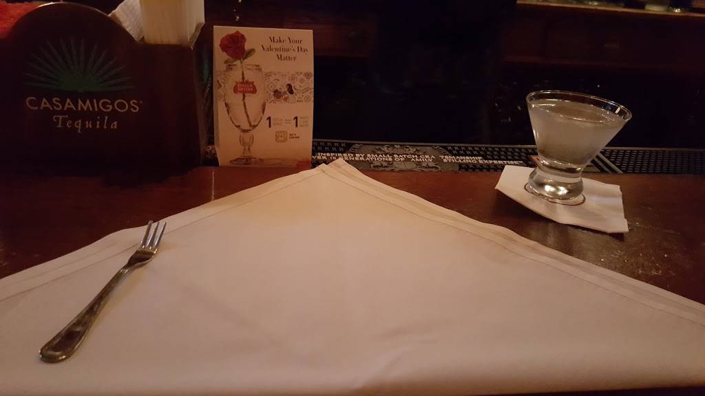 Louies | restaurant | 136 River Rd Ext, Cos Cob, CT 06807, USA | 2034222177 OR +1 203-422-2177