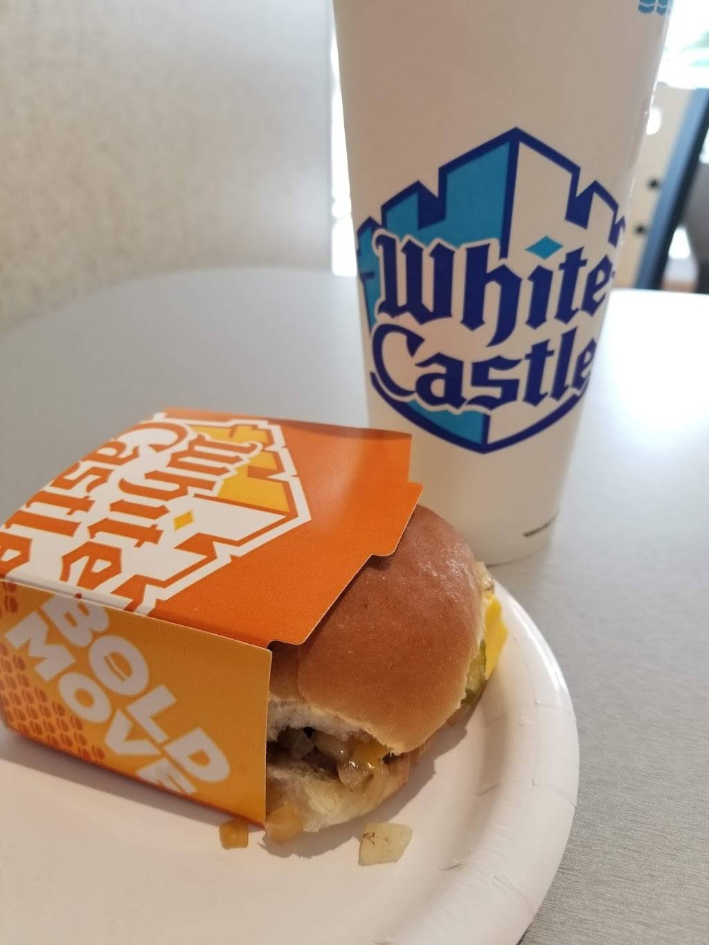 White Castle | restaurant | 490 Sunrise Hwy, Lynbrook, NY 11563, USA | 5165938542 OR +1 516-593-8542