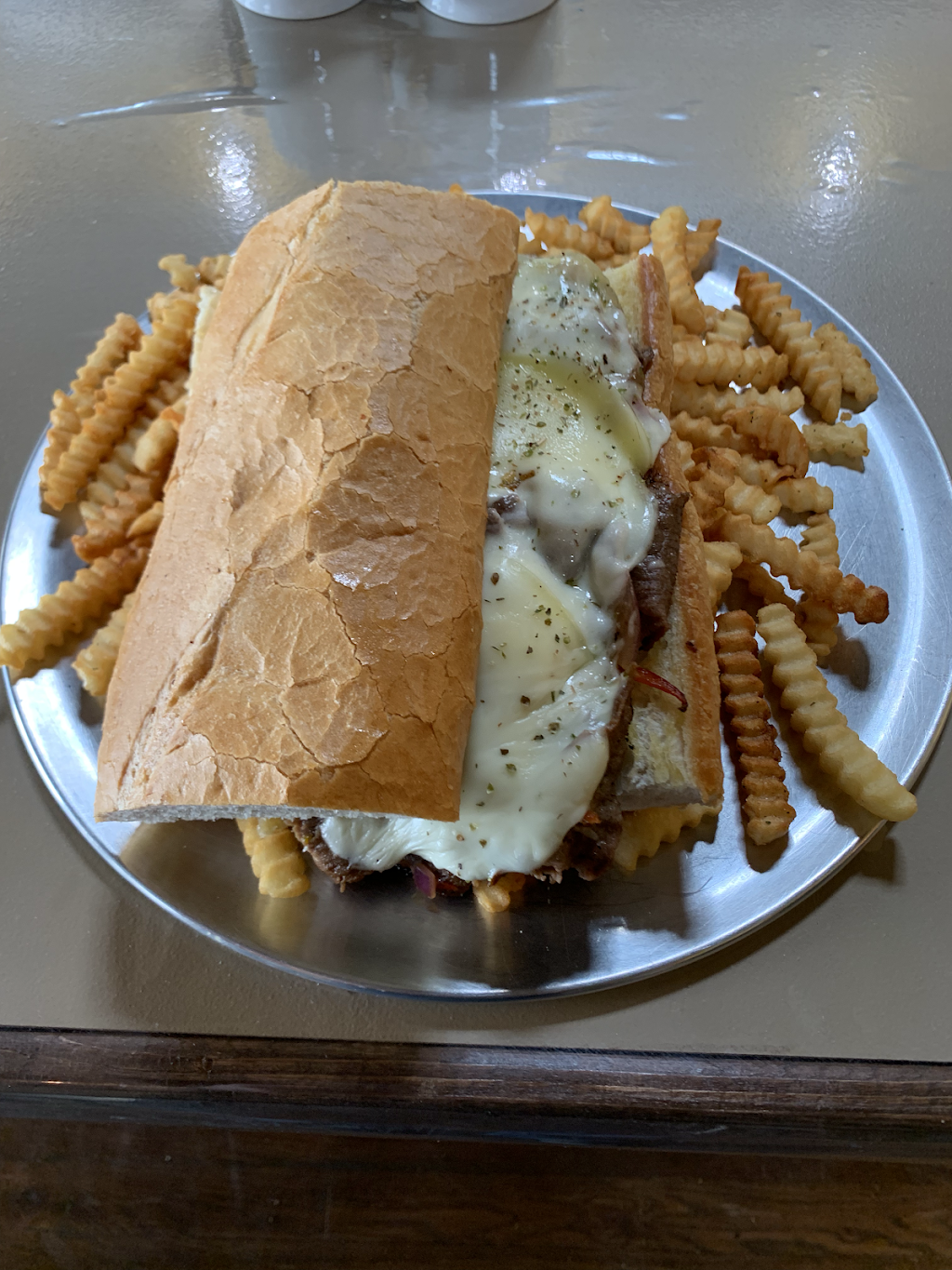 The Broken Egg & Tap | restaurant | 12058 Tecumseh Rd E, Windsor, ON N8N 1L9, Canada | 2266760667 OR +1 226-676-0667