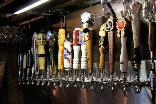 Cogburns Big Wings | restaurant | Cooper Marketplace, 825 S Cooper Rd, Gilbert, AZ 85233, USA | 4808559500 OR +1 480-855-9500