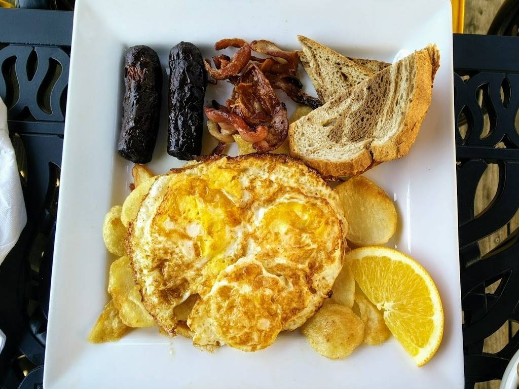 Crawfords Lakeside Café | restaurant | 125 Mill St S, Port Hope, ON L1A 2S8, Canada | 9058858093 OR +1 905-885-8093