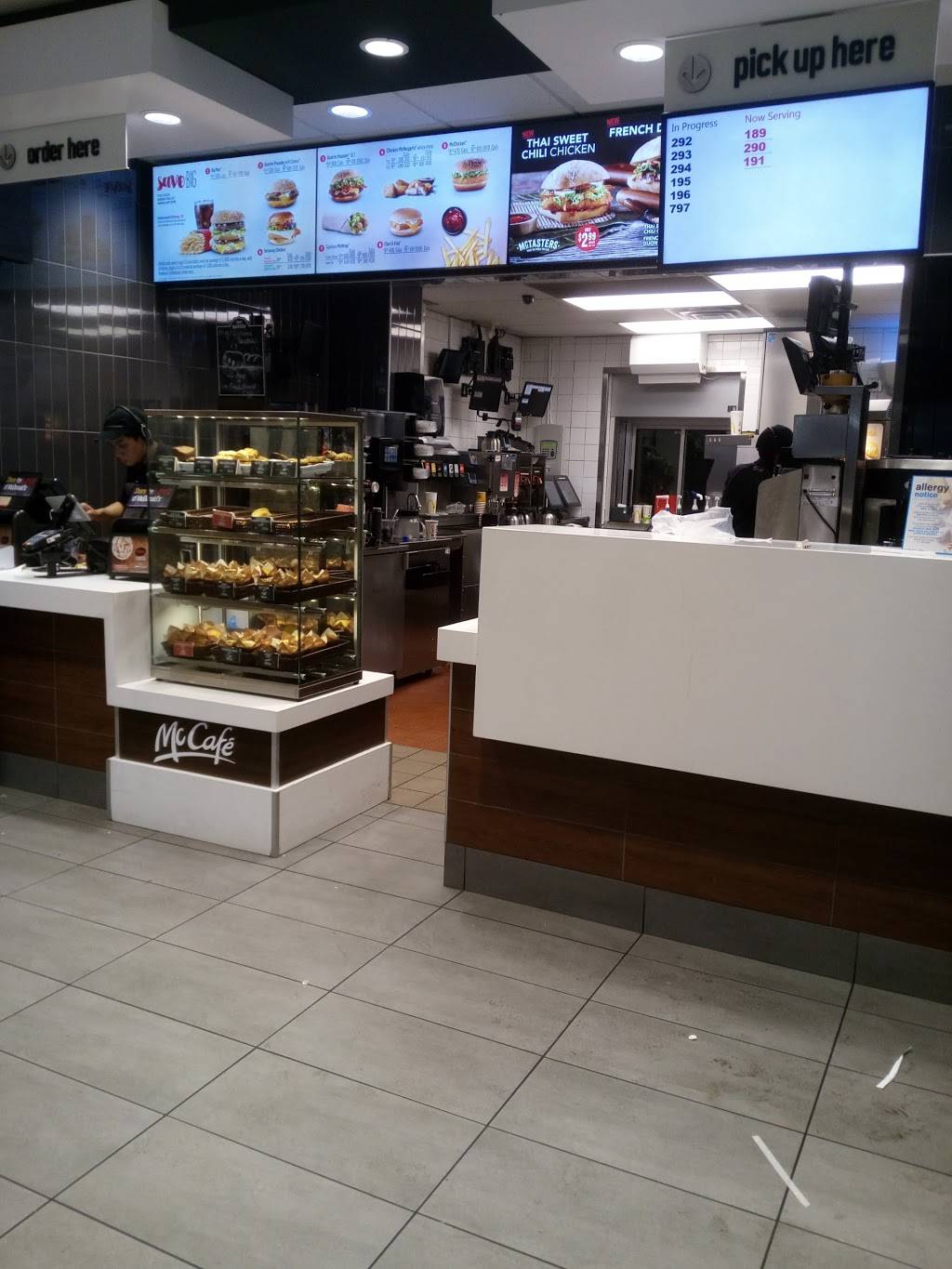 McDonalds | cafe | 1661 Hunt Club Rd, Ottawa, ON K1T 3Z3, Canada | 6132499028 OR +1 613-249-9028