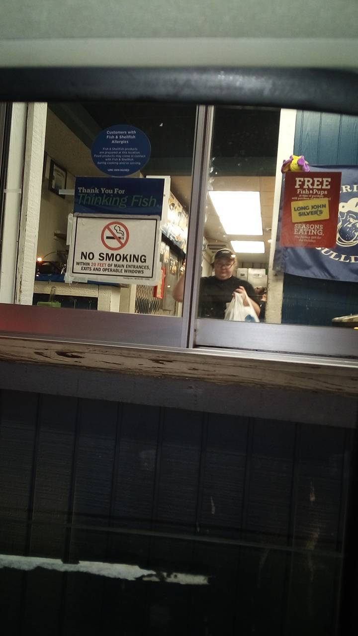 Long John Silvers | cafe | 601 S Commercial St, Harrisburg, IL 62946, USA | 6182527235 OR +1 618-252-7235