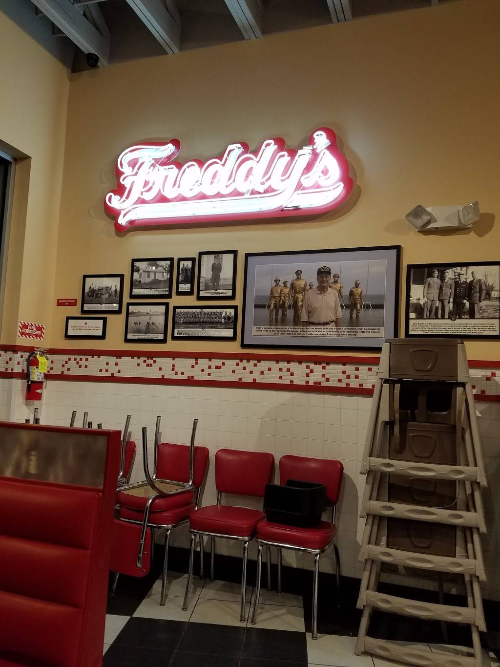 Freddys Frozen Custard & Steakburgers | restaurant | 2920 S 180th St, Omaha, NE 68130, USA | 4022814100 OR +1 402-281-4100