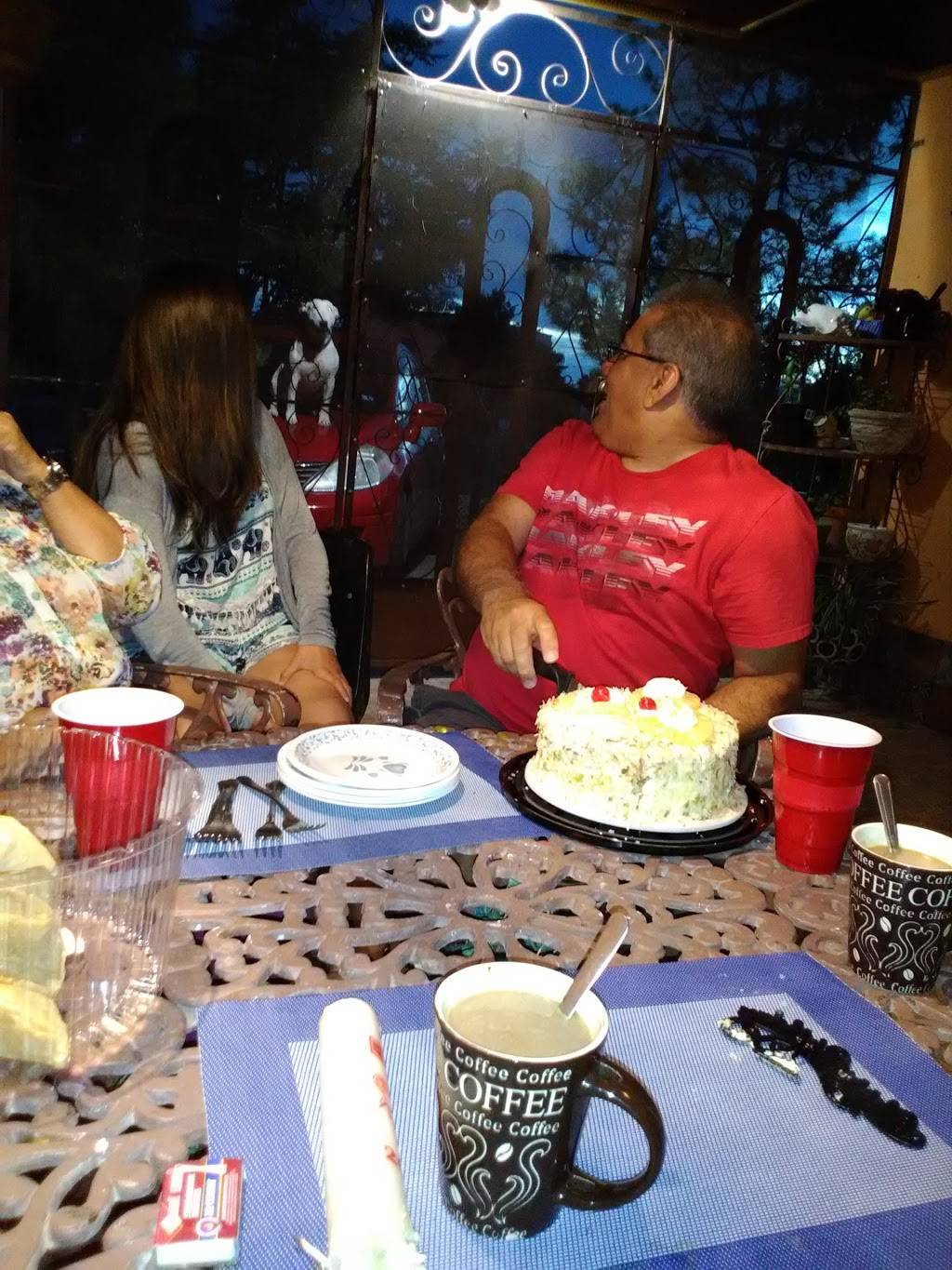 Hamburger House | restaurant | 676 N Carolina Dr, El Paso, TX 79915, USA | 9155935750 OR +1 915-593-5750