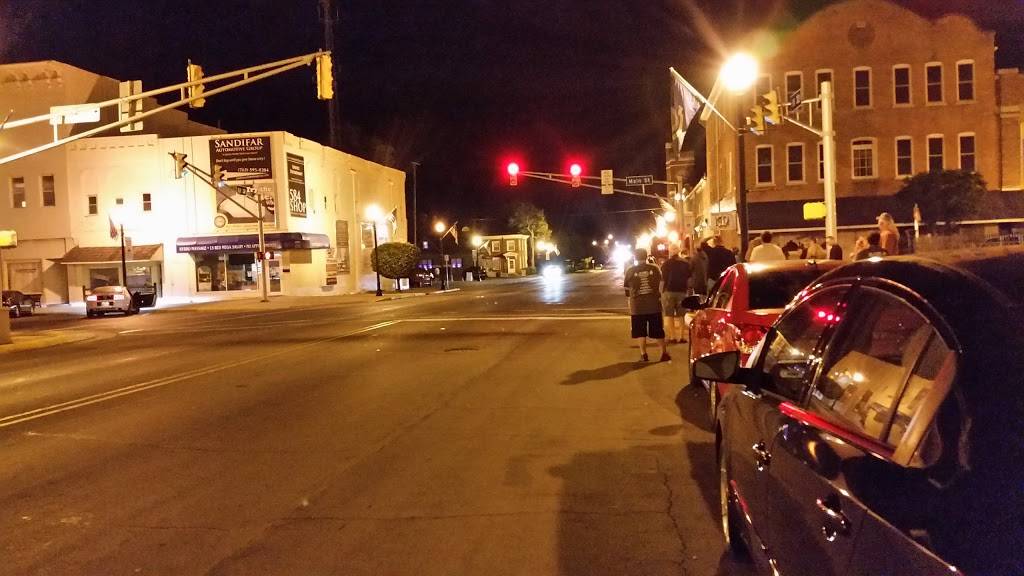 China House | restaurant | 104 W Washington St, Winchester, IN 47394, USA | 7655841286 OR +1 765-584-1286