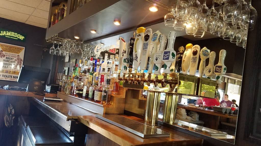 Ginos Pizzeria & Bar | restaurant | 701 Broadway, Wisconsin Dells, WI 53965, USA | 6086782299 OR +1 608-678-2299