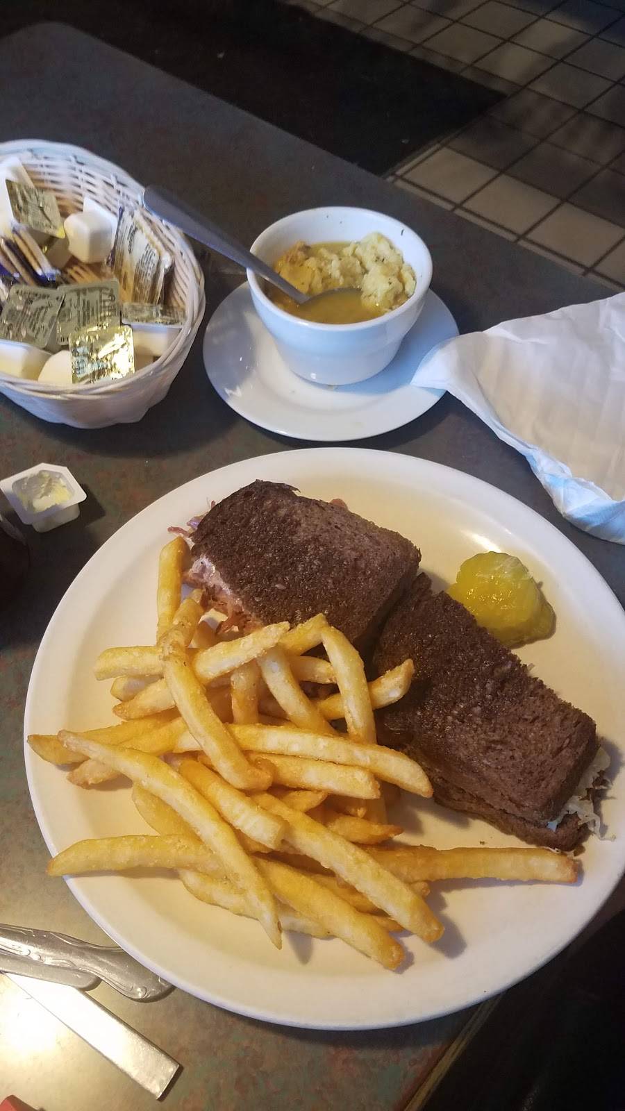 Cadott Family Restaurant | restaurant | 641 WI-27, Cadott, WI 54727, USA | 7159780027 OR +1 715-978-0027