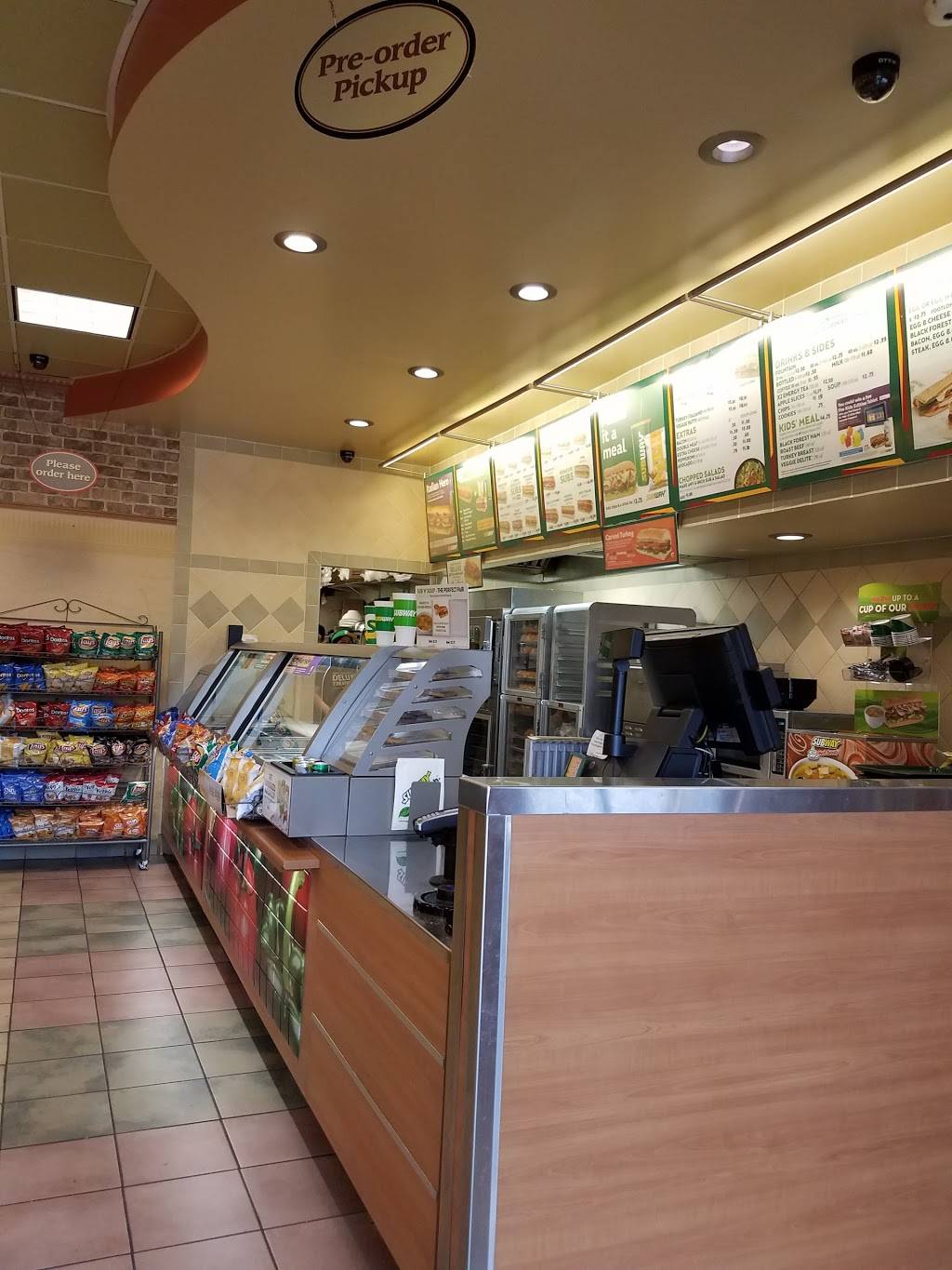 Subway | meal takeaway | 1978 Stockton Blvd, Sacramento, CA 95816, USA | 9163890788 OR +1 916-389-0788