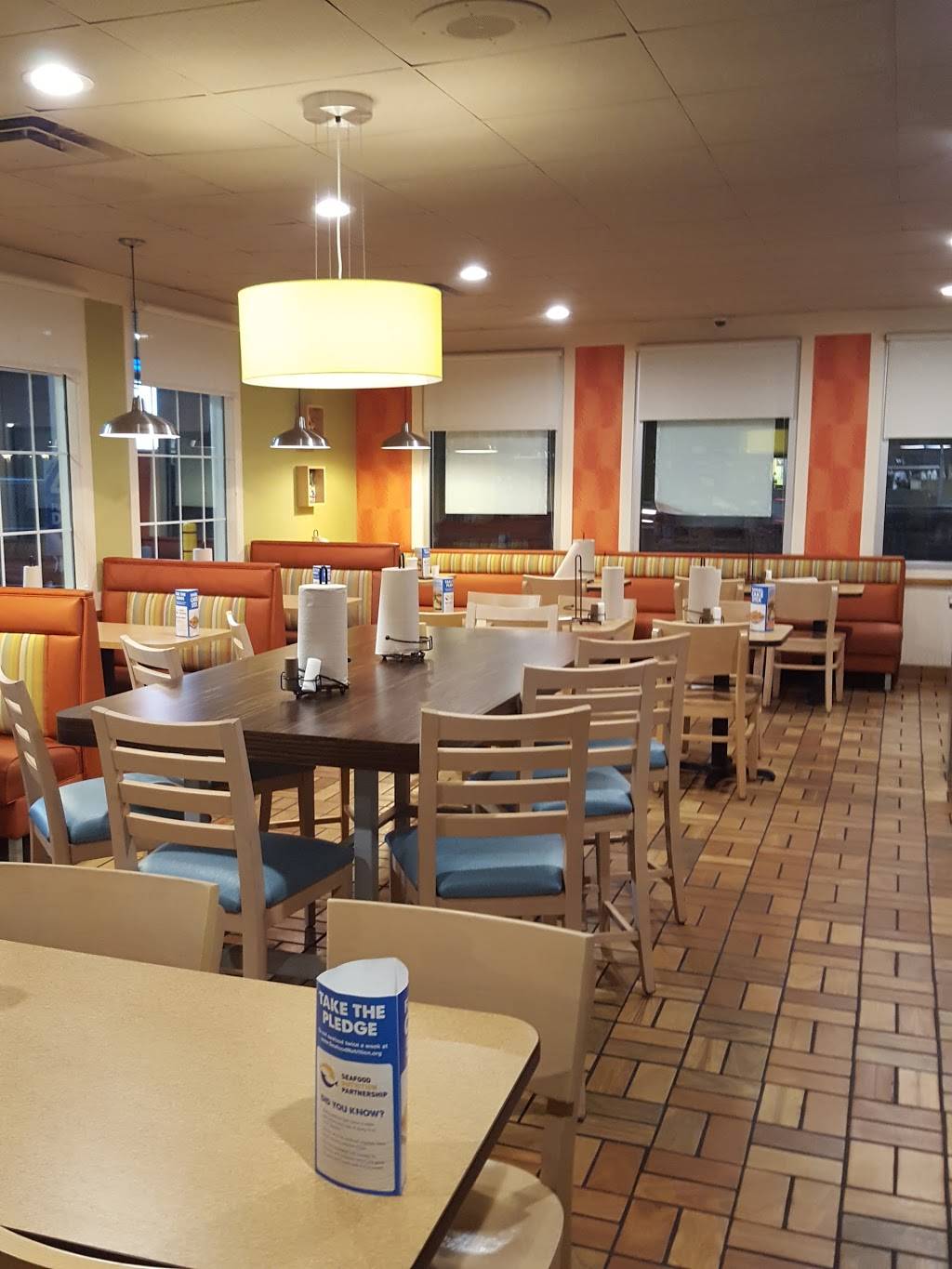 Captain Ds | restaurant | 5640 University Blvd W, Jacksonville, FL 32216, USA | 9047374444 OR +1 904-737-4444