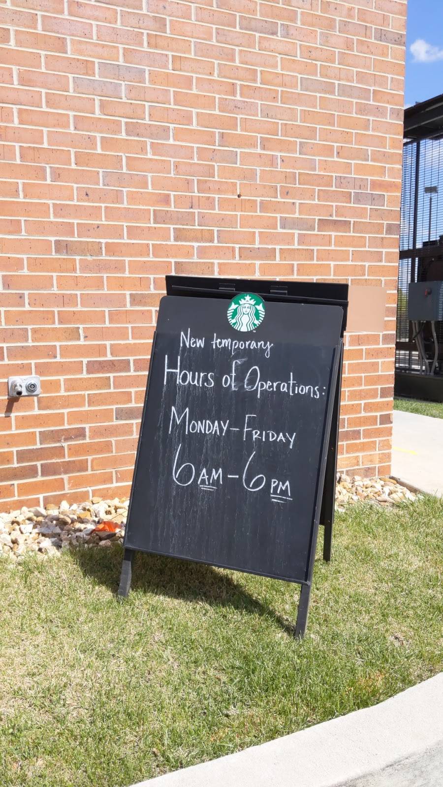 Starbucks | cafe | 11701 College Blvd, Overland Park, KS 66210, USA | 9134988572 OR +1 913-498-8572