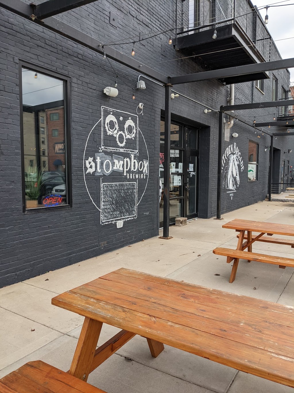Stompbox Brewing | restaurant | 210 E River Dr, Davenport, IA 52801, USA | 5634241237 OR +1 563-424-1237