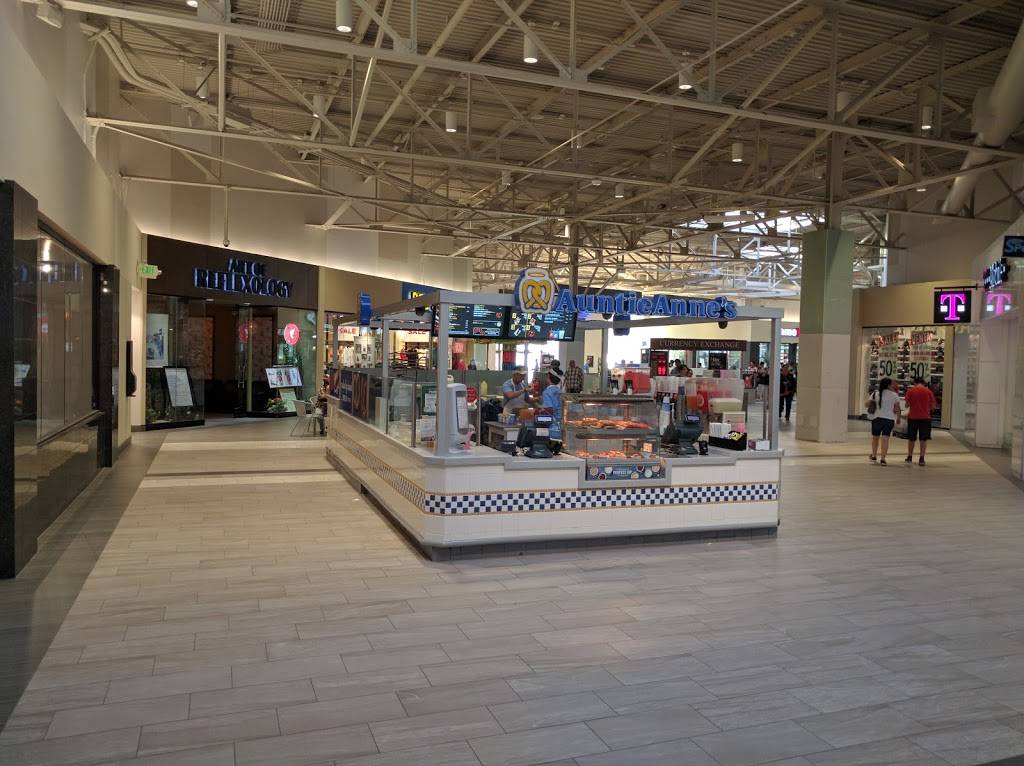 Auntie Annes | cafe | Great Mall, 172 Great Mall Dr, Milpitas, CA 95035, USA | 4082626119 OR +1 408-262-6119