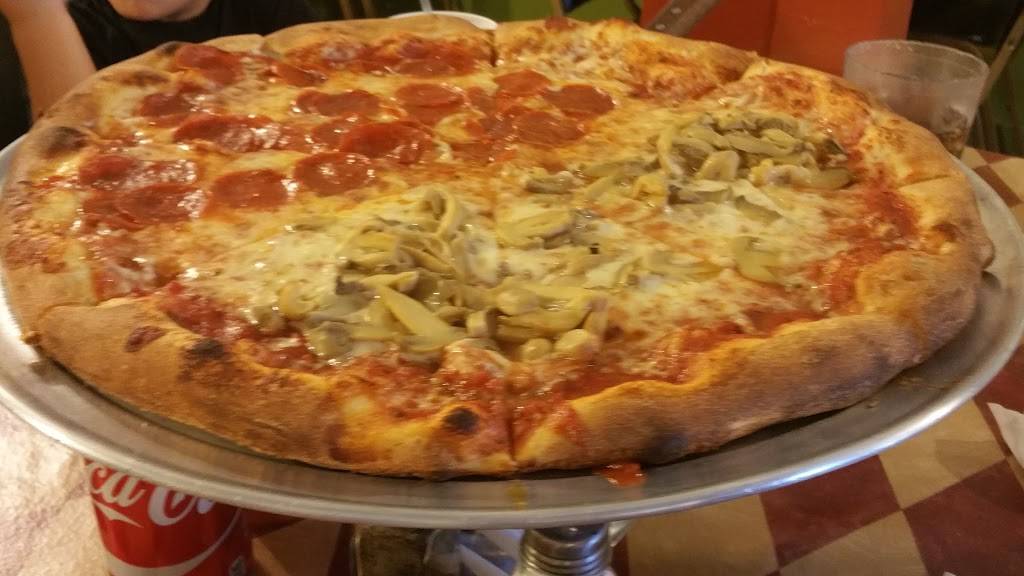 Pinos Pizza | restaurant | 6288 Buggs Island Rd, Boydton, VA 23917, USA | 4347386999 OR +1 434-738-6999