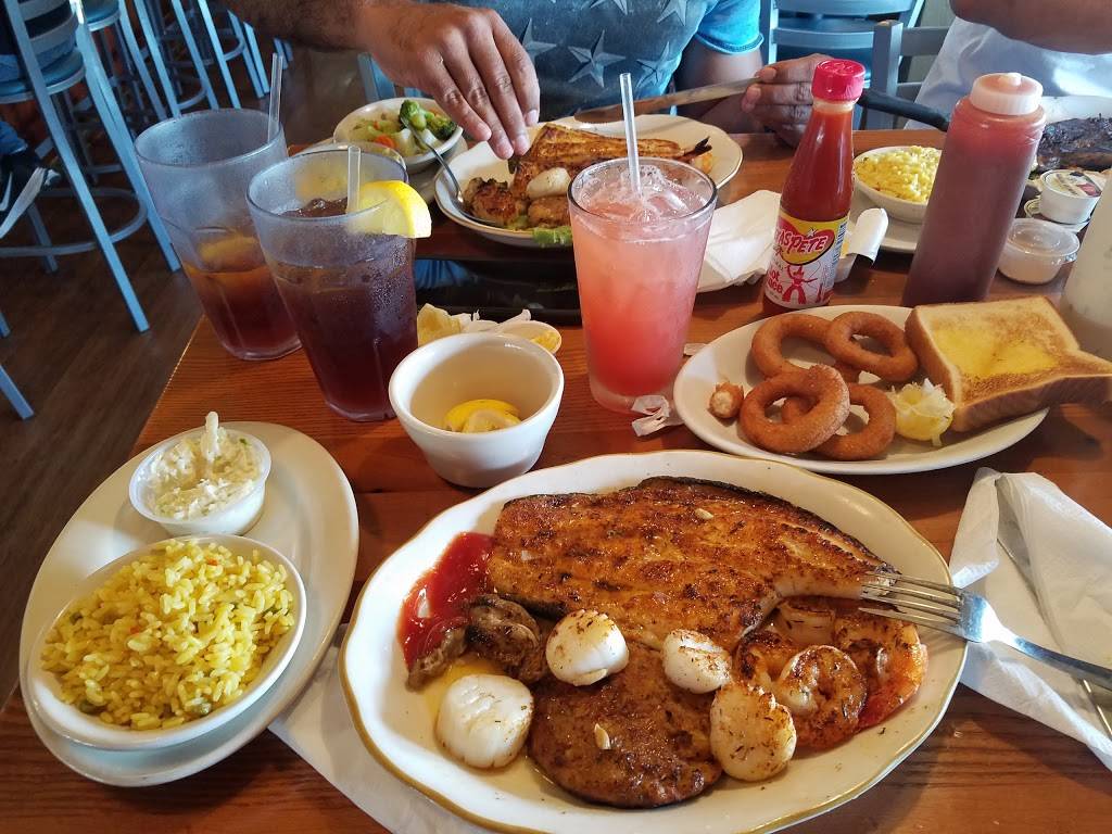 Captain Toms Seafood | restaurant | 1717 Boulevard, Colonial Heights, VA 23834, USA | 8045260005 OR +1 804-526-0005