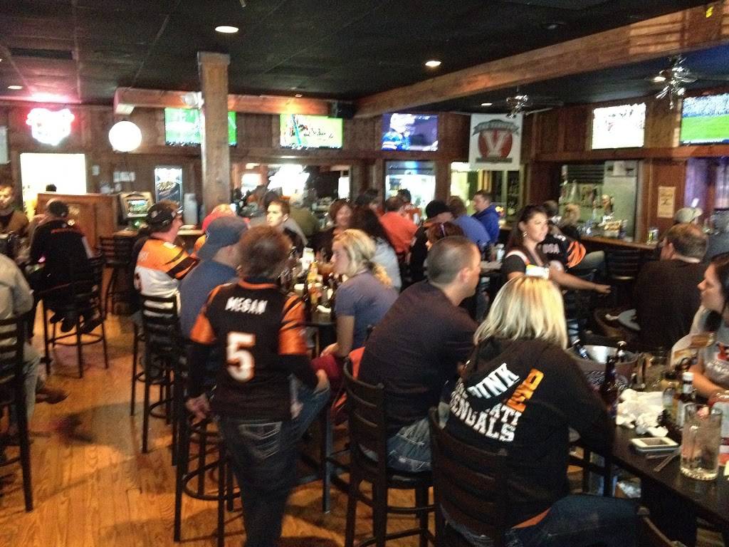 The Varsity Sports Bar And Grill | restaurant | 8112 Beechmont Ave, Cincinnati, OH 45255, USA | 5134743600 OR +1 513-474-3600