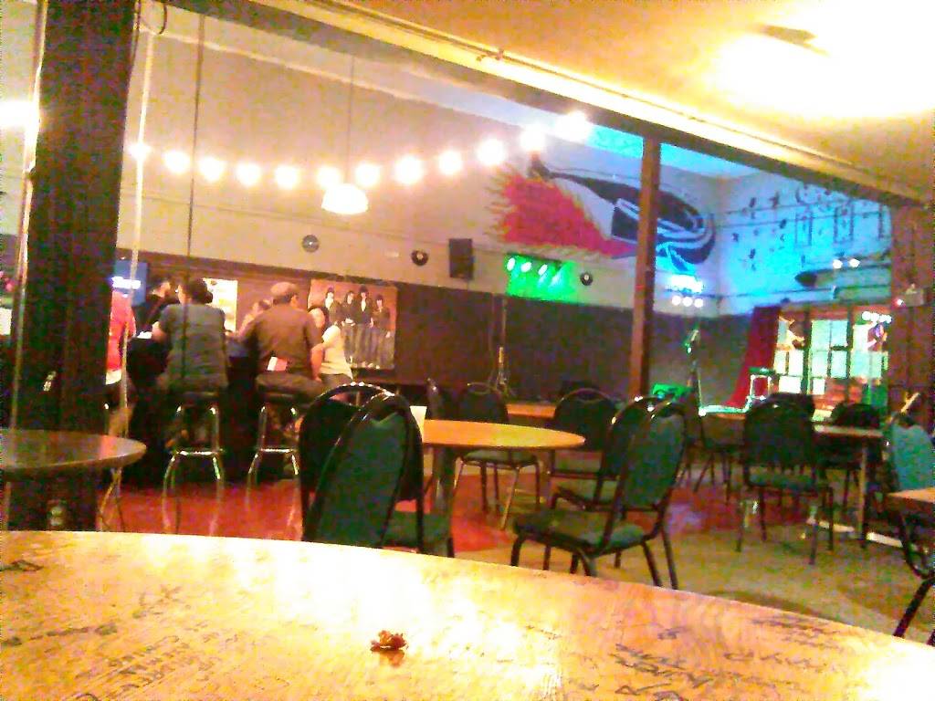 The Avenue Café | restaurant | 2021 E Michigan Ave, Lansing, MI 48912, USA | 5174927403 OR +1 517-492-7403