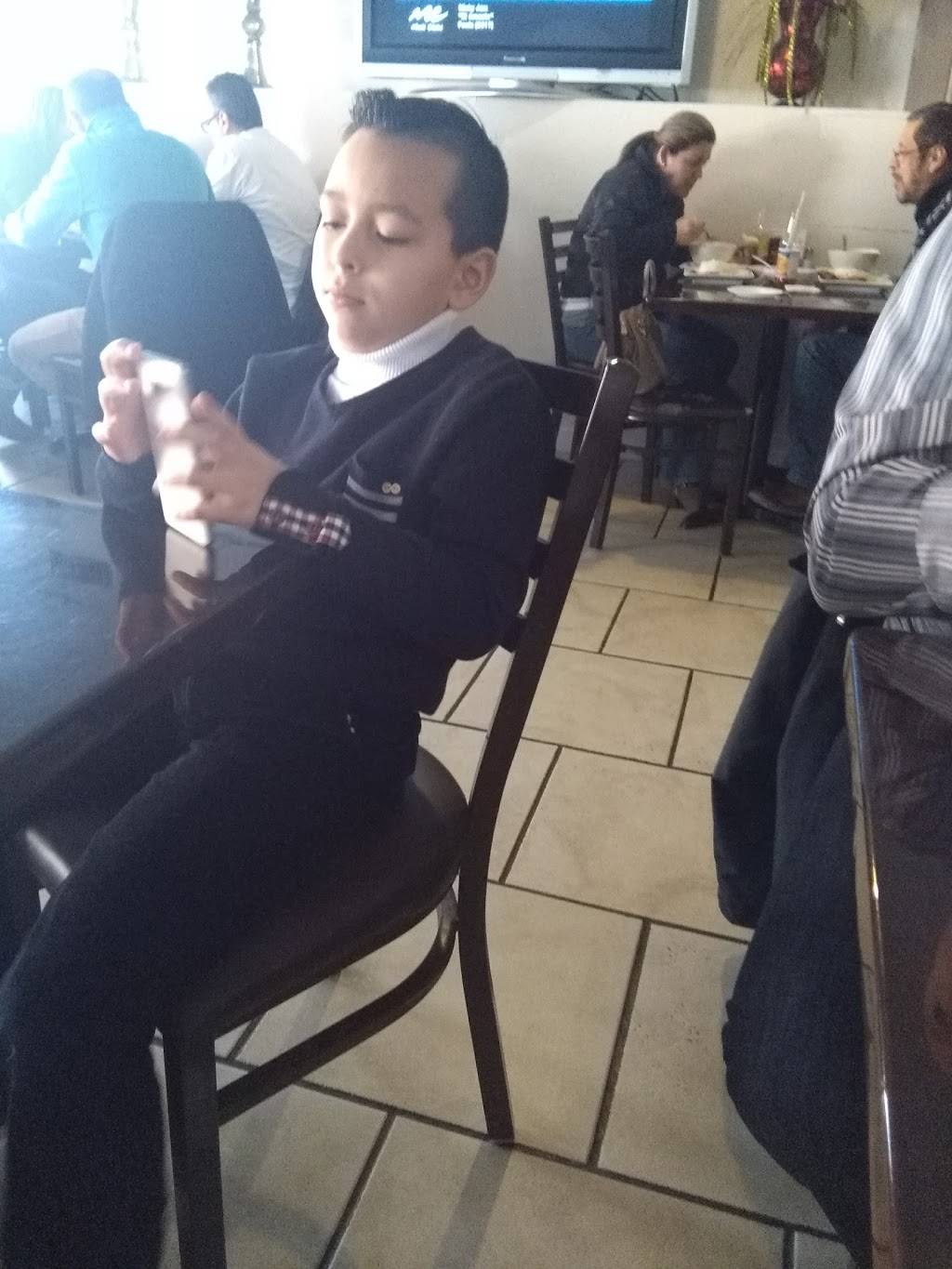 Manantial Manantial | restaurant | 10 Monroe St, Norwalk, CT 06854, USA | 2039391488 OR +1 203-939-1488