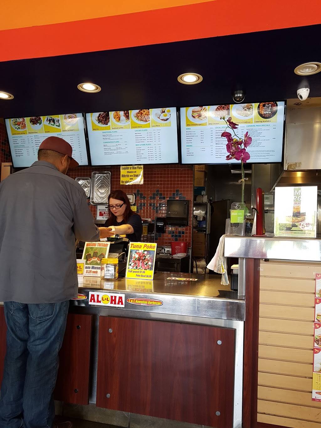 L&L Hawaiian Barbecue | restaurant | 2400 Foothill Blvd, La Verne, CA 91750, USA | 9093926938 OR +1 909-392-6938