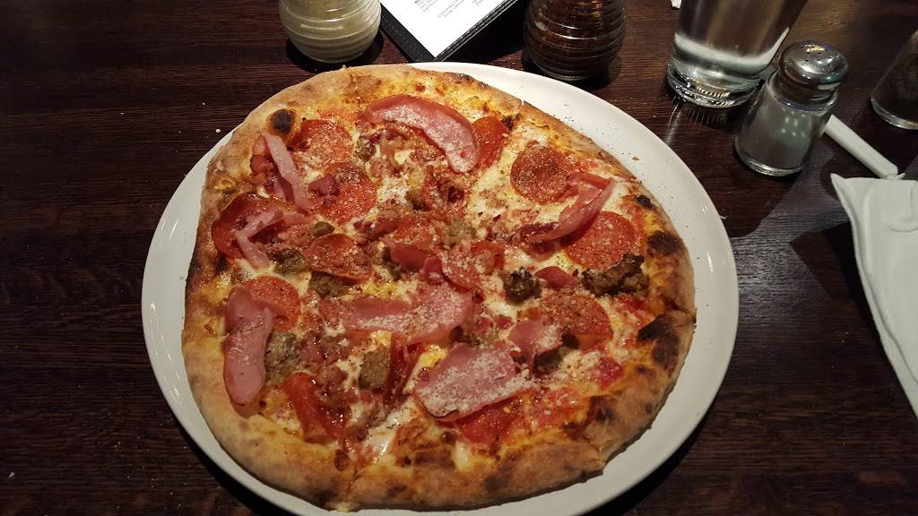 Embers Wood Fired Pizza | restaurant | 7 Mattes Ave, Vandalia, IL 62471, USA | 6182832625 OR +1 618-283-2625