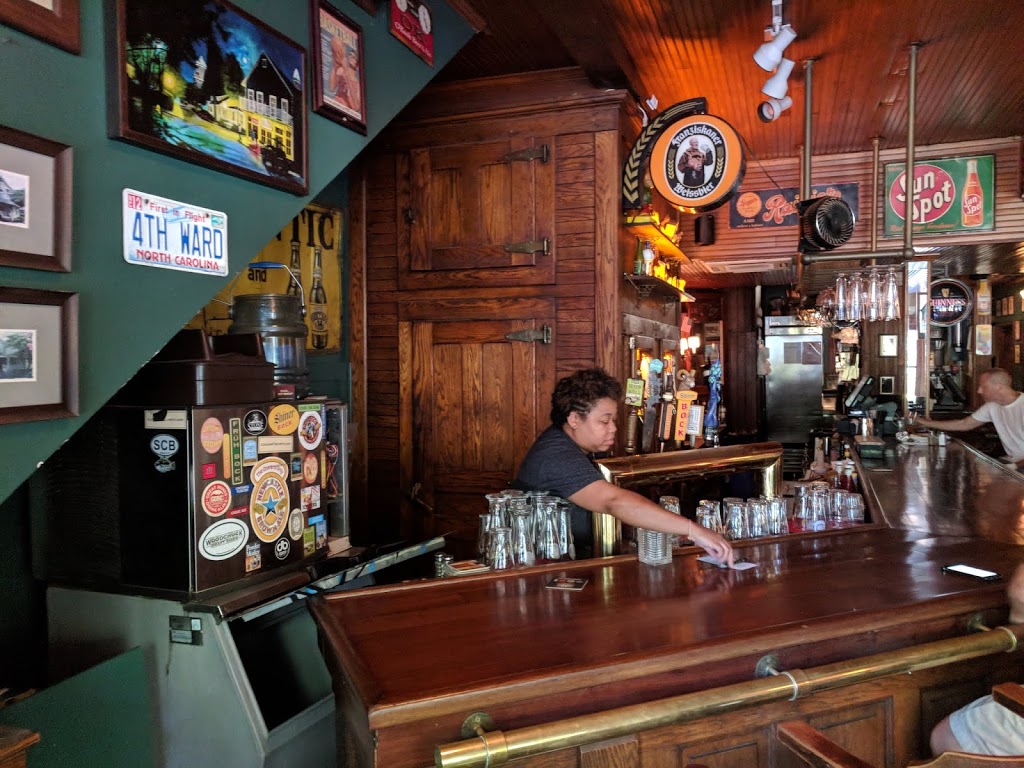 Alexander Michaels | restaurant | 401 W 9th St, Charlotte, NC 28202, USA | 7043326789 OR +1 704-332-6789