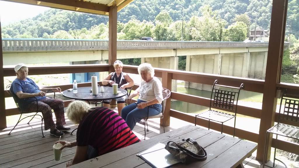 Time Out Pizza & Grill | restaurant | 100 Patty Loveless Dr, Elkhorn City, KY 41522, USA | 6067544222 OR +1 606-754-4222