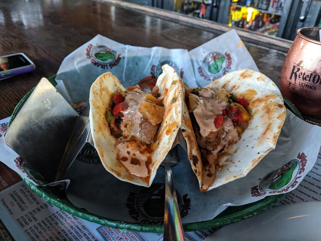 Winking Lizard Tavern | restaurant | 25380 Miles Rd, Bedford, OH 44146, USA | 2168313488 OR +1 216-831-3488